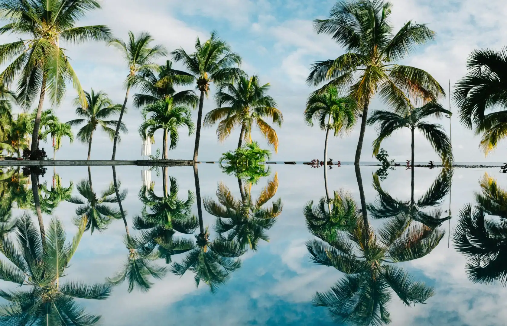 Emerald Travel Luxe Vakantie Mauritius Palmbomen Zwembad