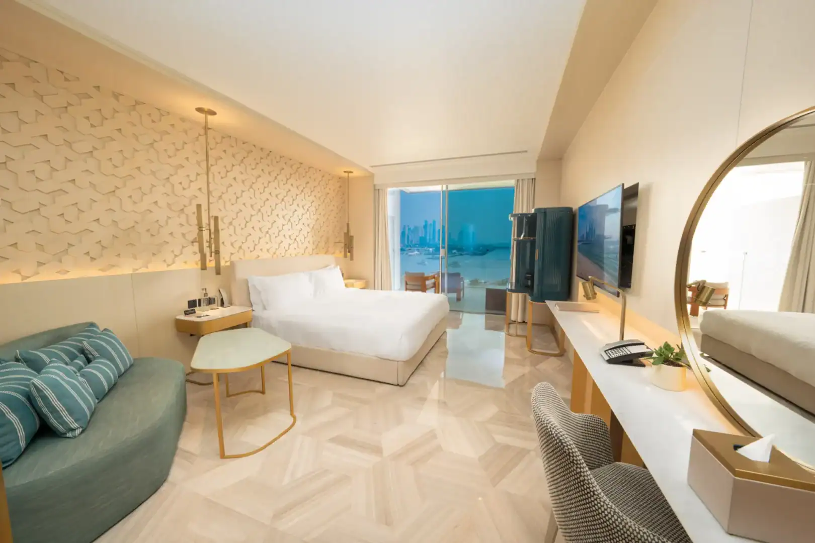 five-palm-jumeirah-Luxe-Sea-View-room