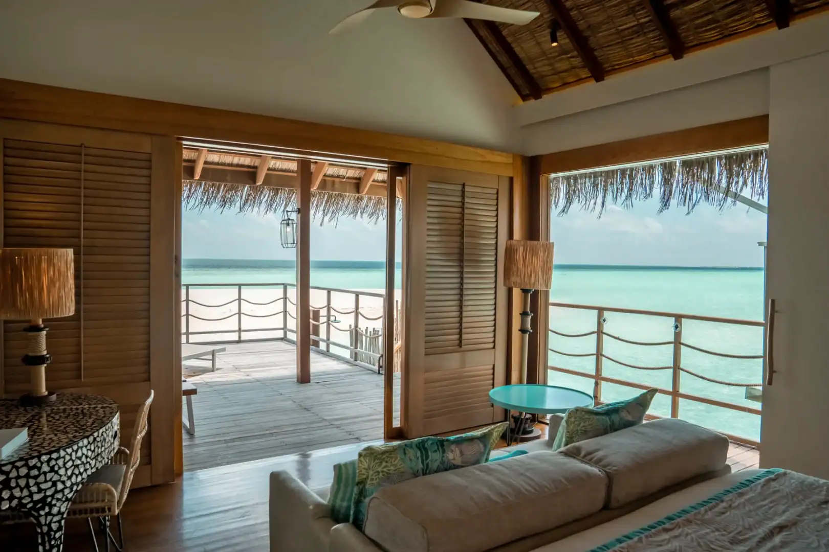 Constance Moofushi Malediven Senior Water Villa