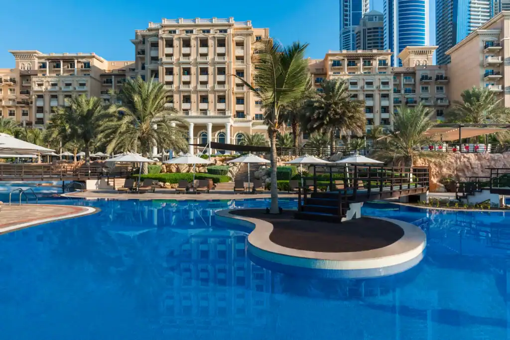 Dxbmb Exterior 4770 Hor Clsc