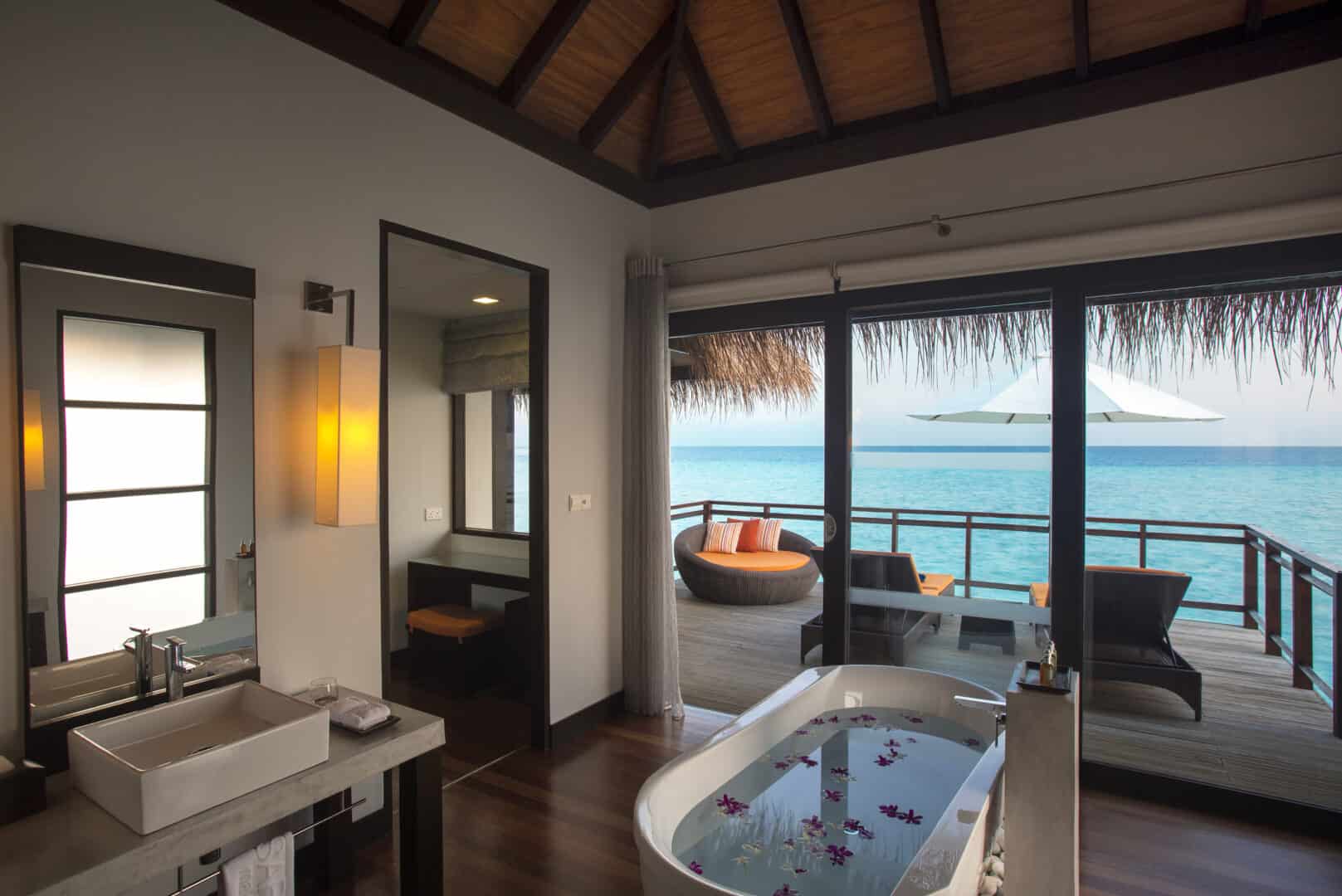 Niva Velassaru Malediven Resort Villa Badkamer