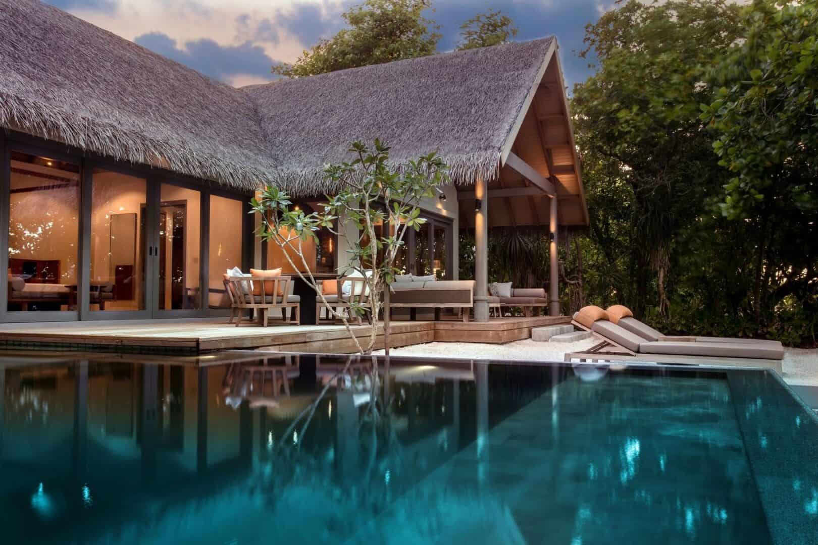 Vakkaru Malediven Beach Villa Prive Zwembad